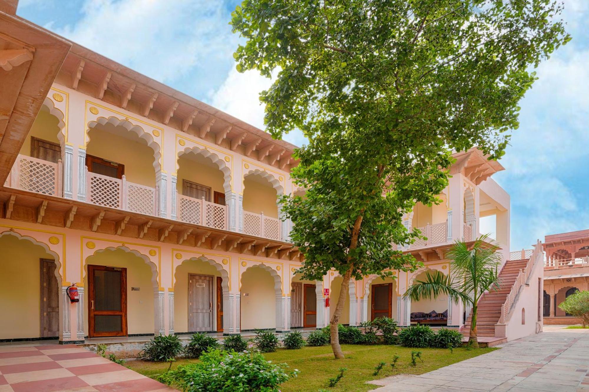 Hotel Club Mahindra Bharatpur Exterior foto
