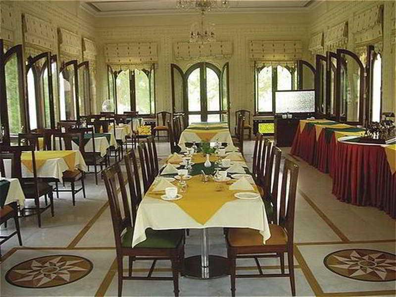 Hotel Club Mahindra Bharatpur Restaurante foto